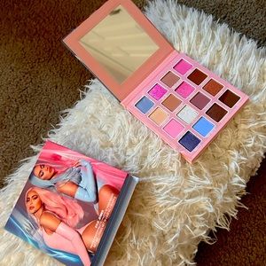 💕 KYLIE X STASSIE EYESHADOW PALLET 💜